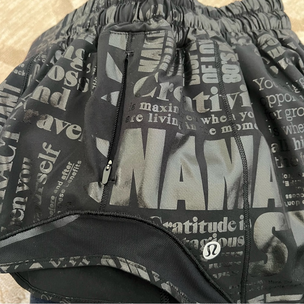 Lululemon Hotty Hot Low-Rise Lined Shorts 2.5” Black - Picture 8 of 8